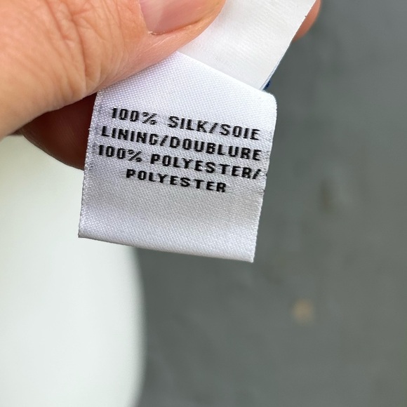 Diane Von Furstenberg Blue Silk Khalila Chiffon blouse, size Small - Picture 11 of 12